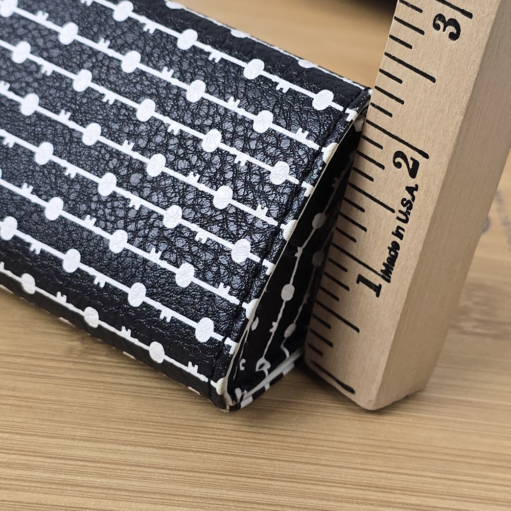 FOSSIL Eyeglasses Case Folds Flat When Not in Use - Picture 13 of 15
